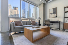 River North 1br w lounge gym nr shops beach CHI-1015